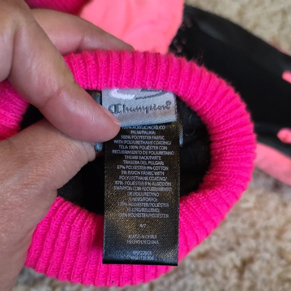 3M Thinsulate Pink and Black Winter Gloves